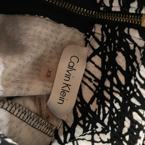 Calvin Klein 2 piece suit - Picture 6 of 6